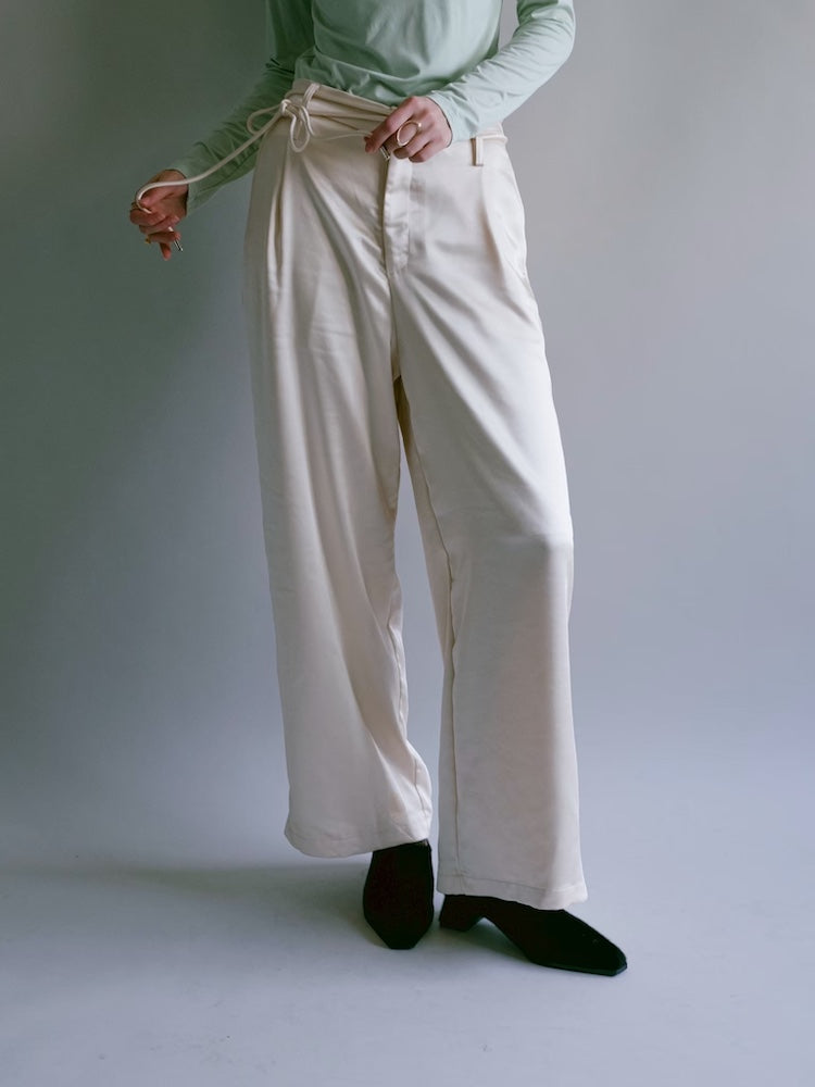 モデル身長：176cm / カラー：Ivory / 着用サイズ：Mサイズ