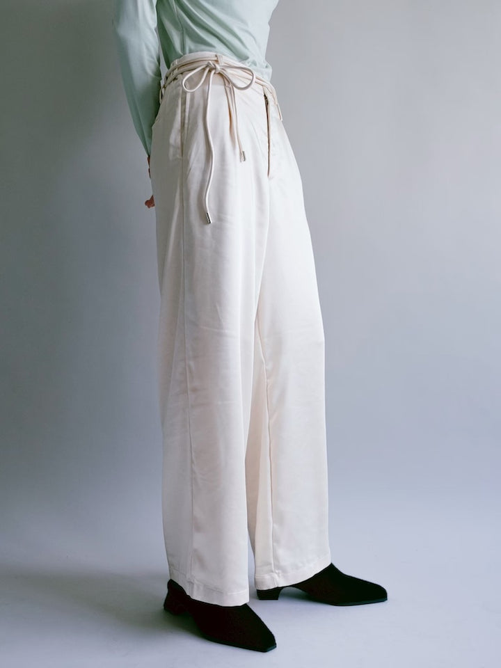 モデル身長：176cm / カラー：Ivory / 着用サイズ：Mサイズ