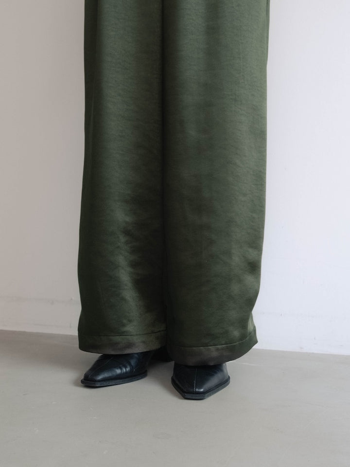 モデル身長：156cm / カラー：Green / 着用サイズ：Sサイズ