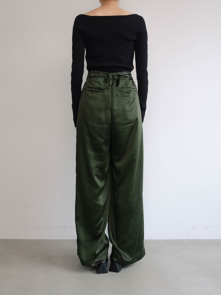 モデル身長：156cm / カラー：Green / 着用サイズ：Sサイズ