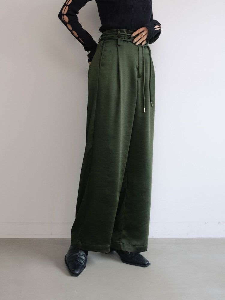 モデル身長：156cm / カラー：Green / 着用サイズ：Sサイズ