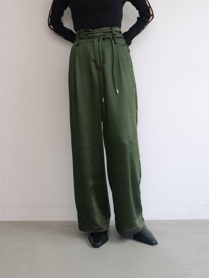モデル身長：156cm / カラー：Green / 着用サイズ：Sサイズ