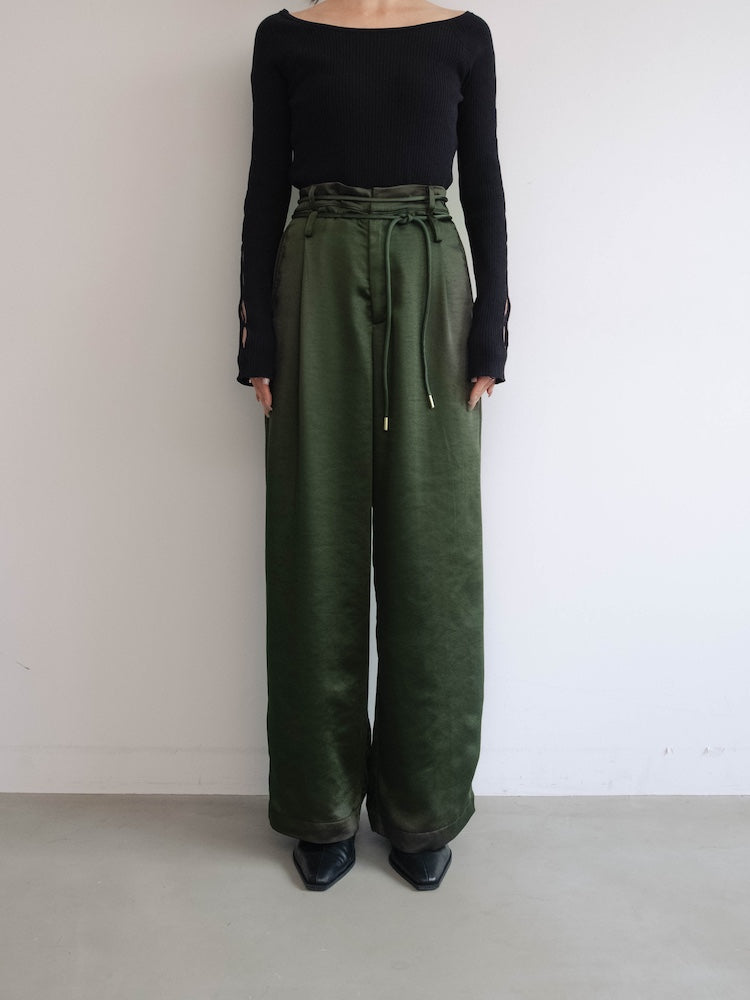 モデル身長：156cm / カラー：Green / 着用サイズ：Sサイズ
