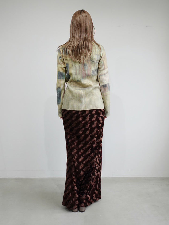 モデル身長：157cm / Emboss Velour Long Skirt Sサイズ着用