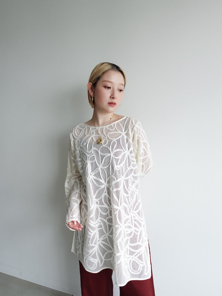 モデル身長：153cm / カラー：Ivory