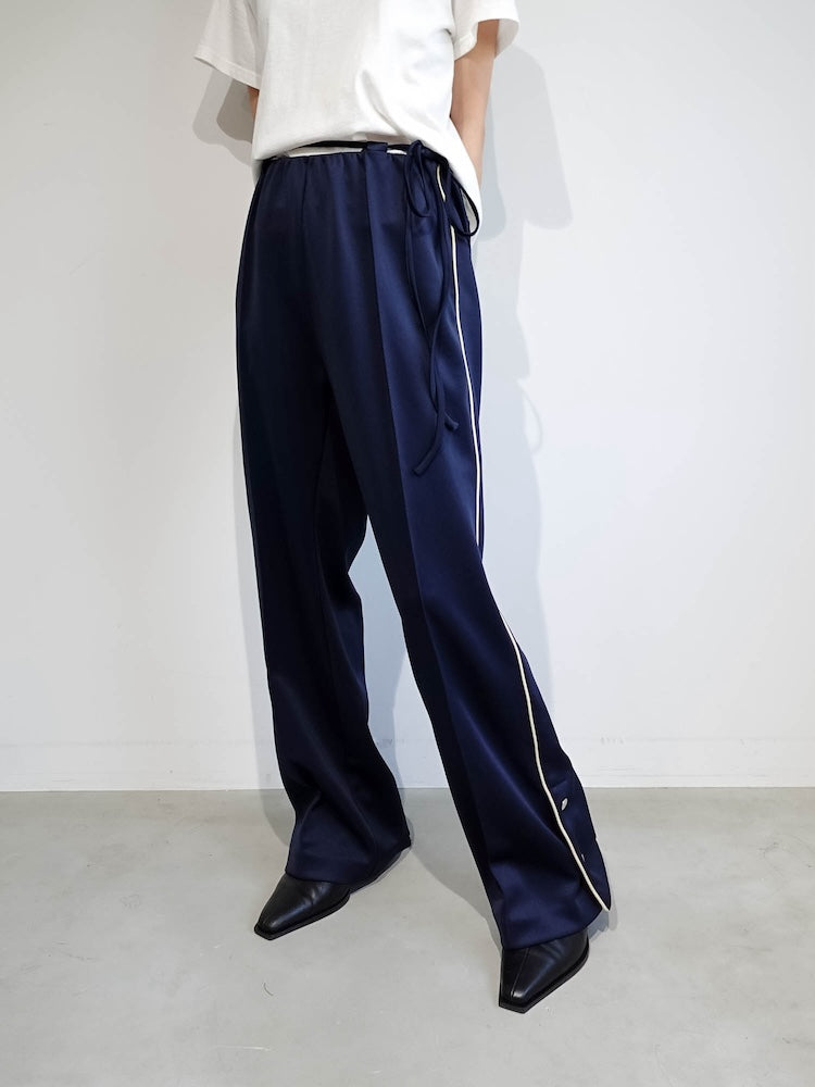 モデル身長：158cm / カラー：Navy