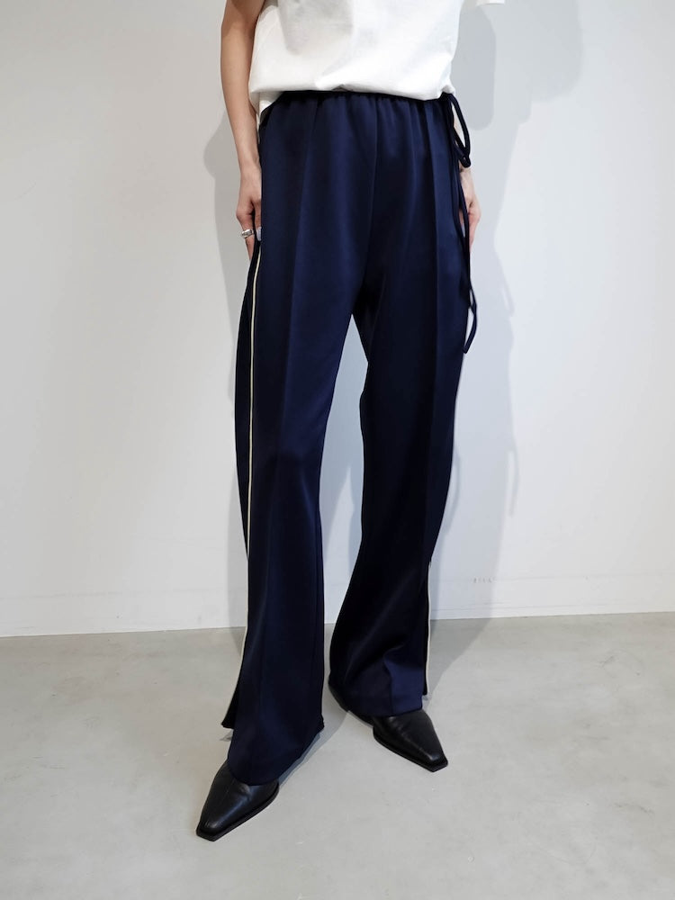 モデル身長：158cm / カラー：Navy