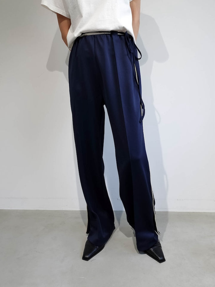 モデル身長：158cm / カラー：Navy