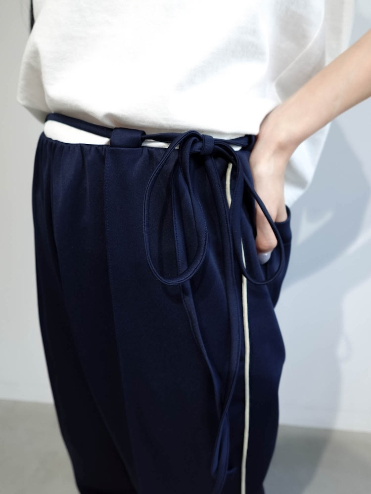 モデル身長：158cm / カラー：Navy