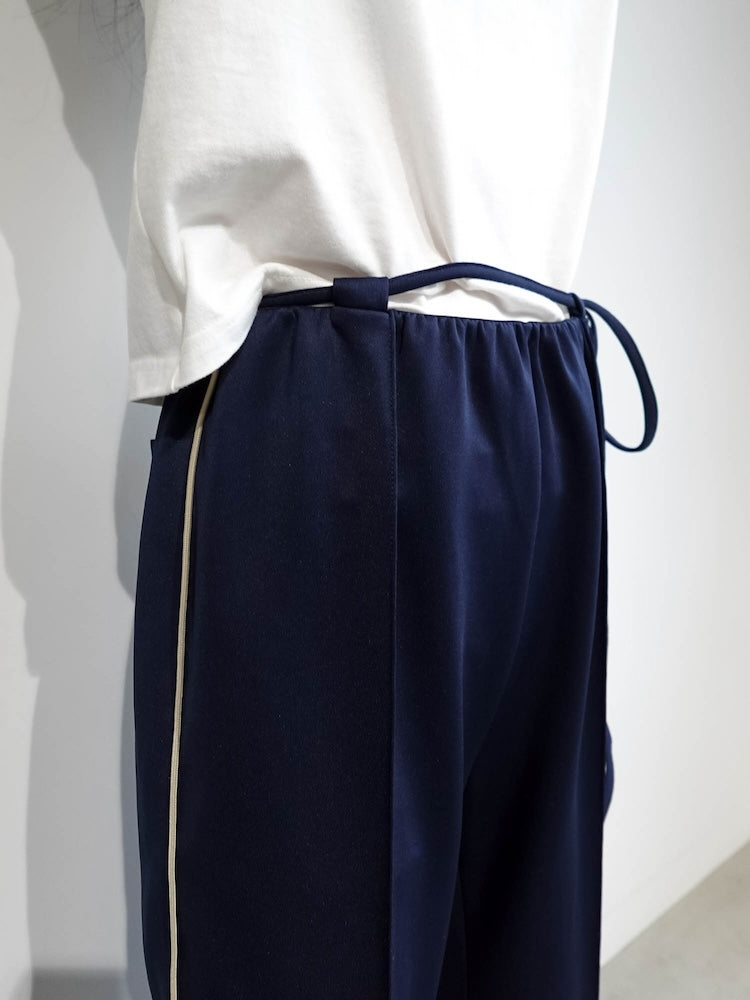 モデル身長：158cm / カラー：Navy