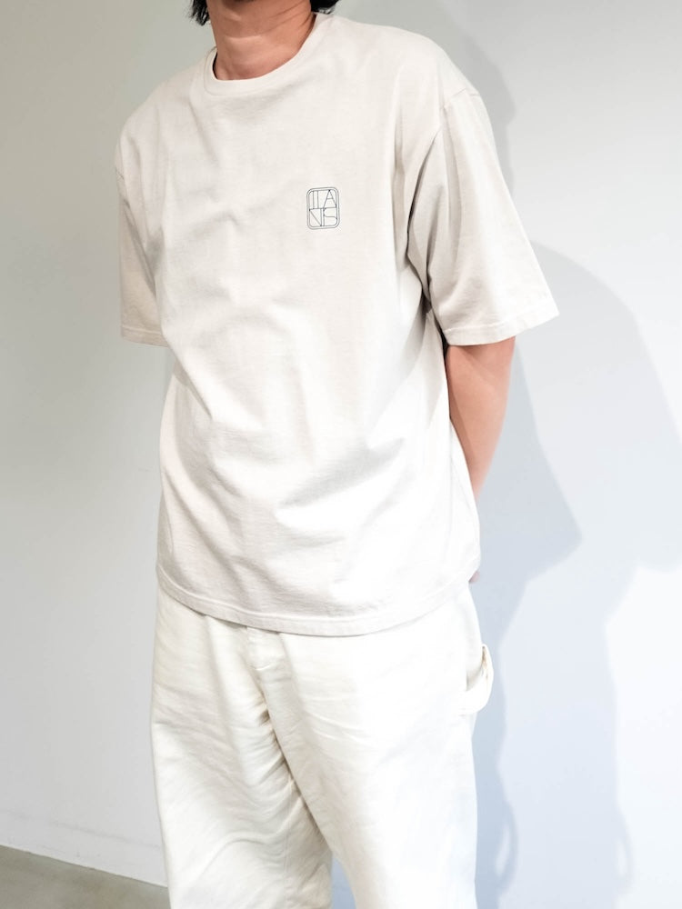 メンズモデル身長：176cm / カラー：Beige / 着用サイズ：F