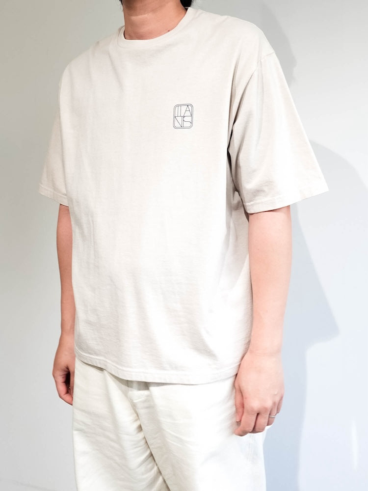 メンズモデル身長：176cm / カラー：Beige / 着用サイズ：F