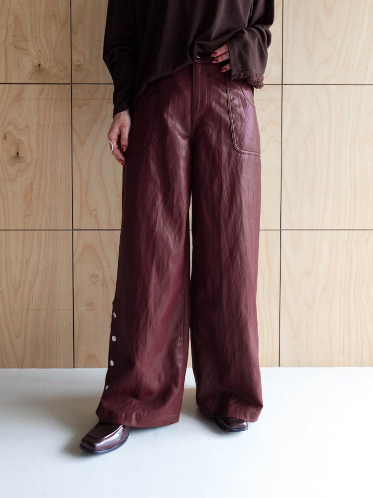 モデル身長：162cm / カラー：RedBrown ※製品着用