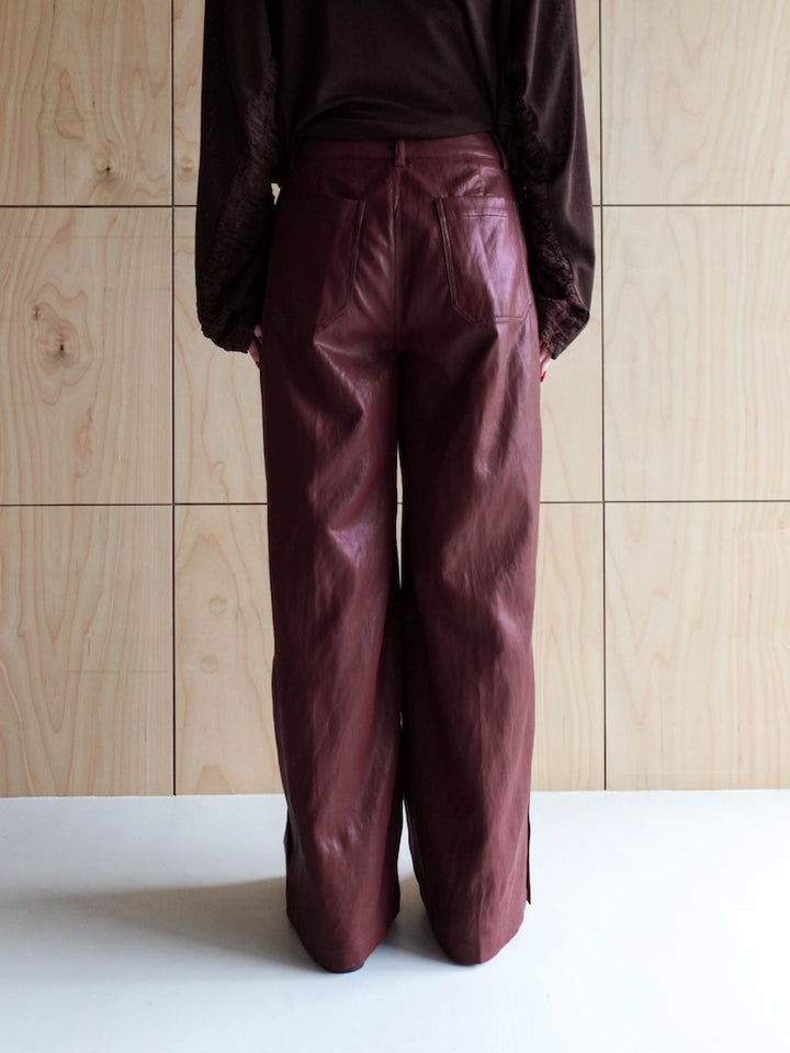 モデル身長：162cm / カラー：RedBrown ※製品着用