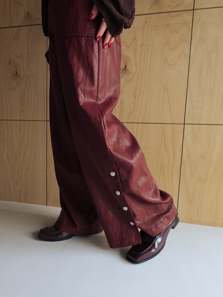 モデル身長：162cm / カラー：RedBrown ※製品着用