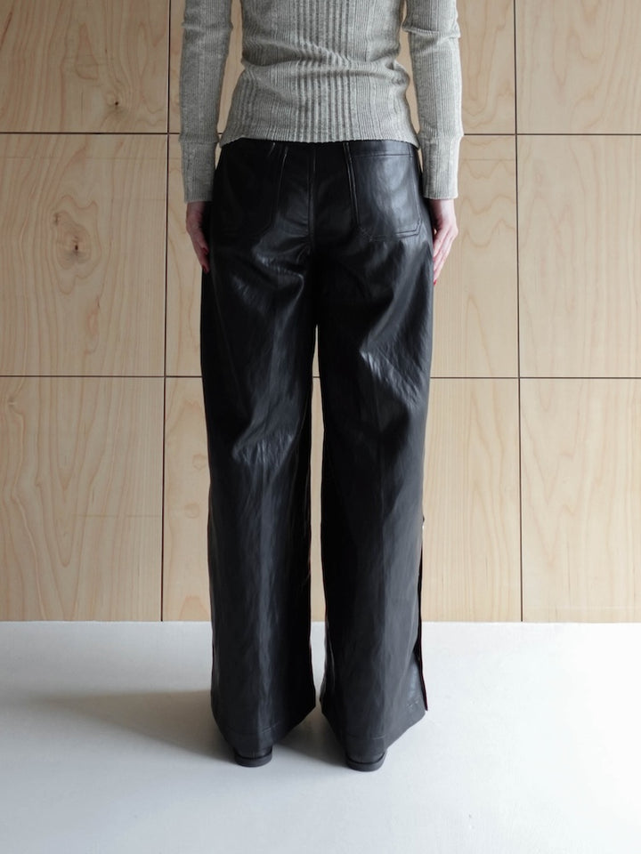 モデル身長：162cm / カラー：Black ※製品着用