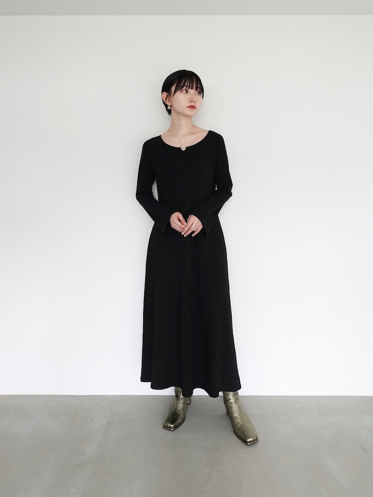 モデル身長：162cm / カラー：Black