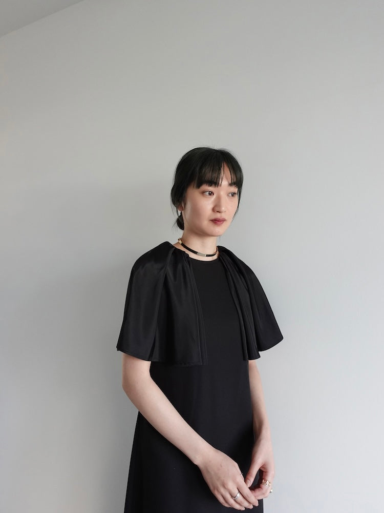 パーティードレス Colorblock Plisse Cape Dress Cape Dress|ケープドレス – MARTE