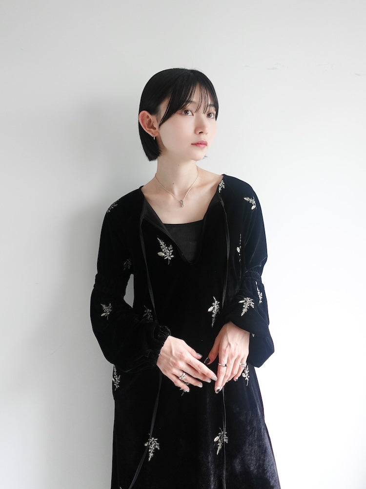 Velour Embroidery Shirring Sleeve Dress｜結婚式やお呼ばれドレス