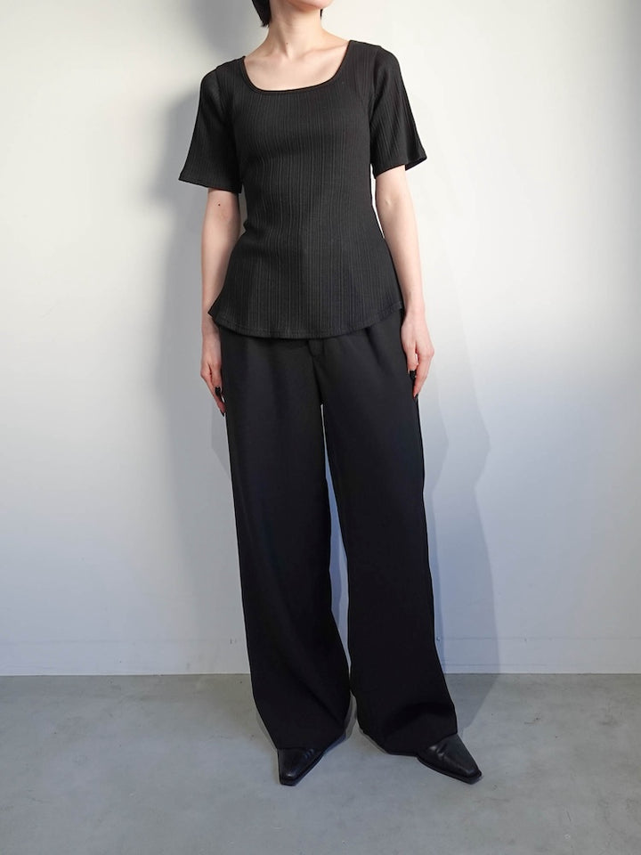 モデル身長：162cm / カラー：Black