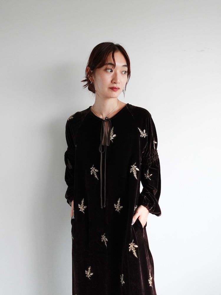 Velour Embroidery Shirring Sleeve Dress｜結婚式やお呼ばれドレス