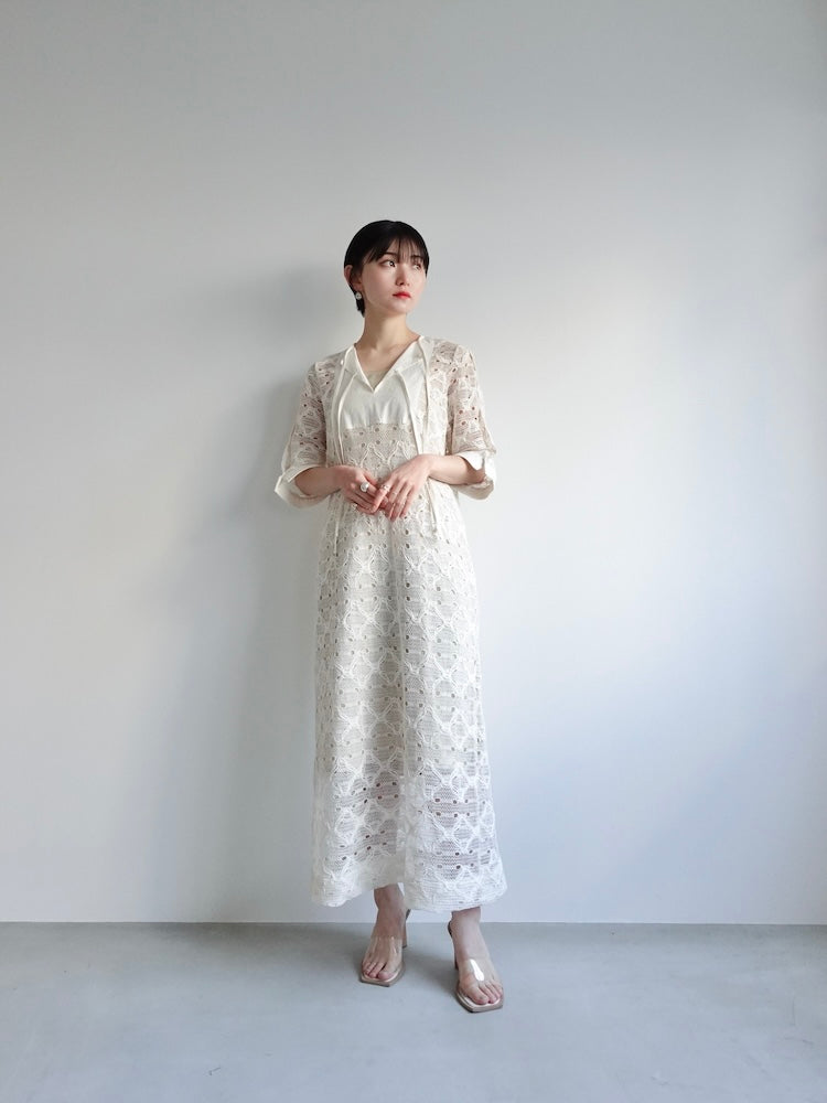 モデル身長：162cm / カラー：White