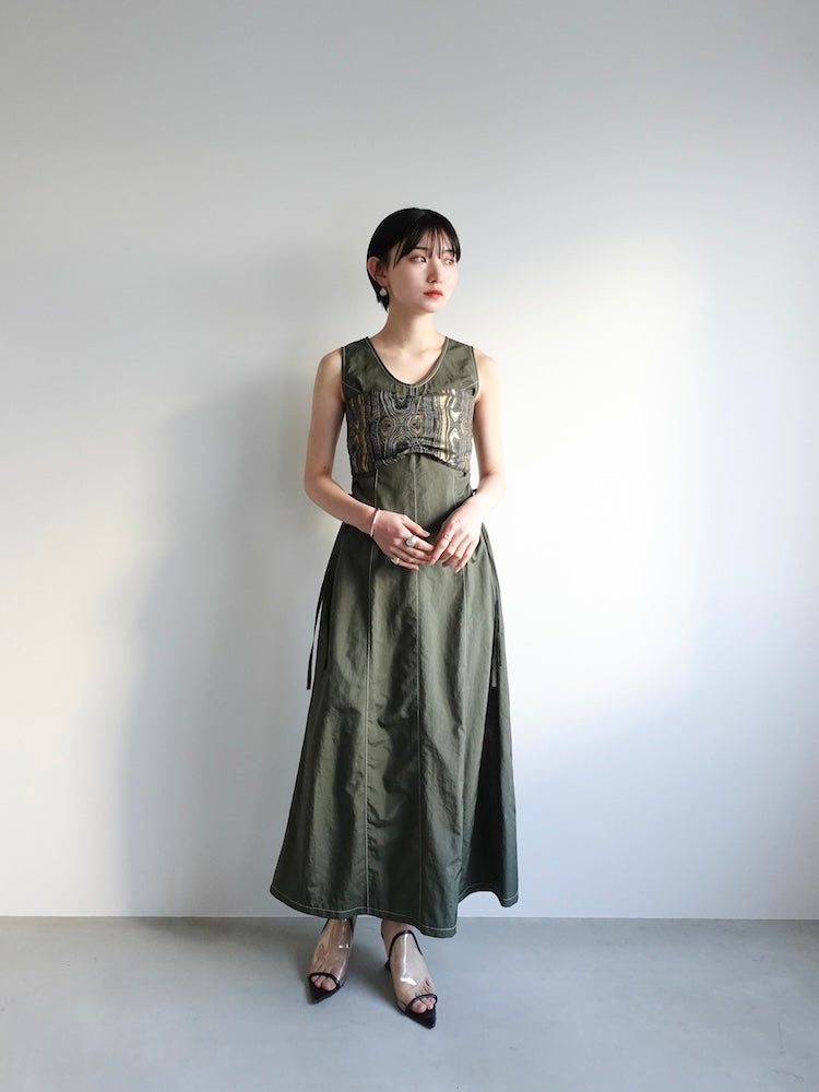 モデル身長：162cm / カラー：Khaki