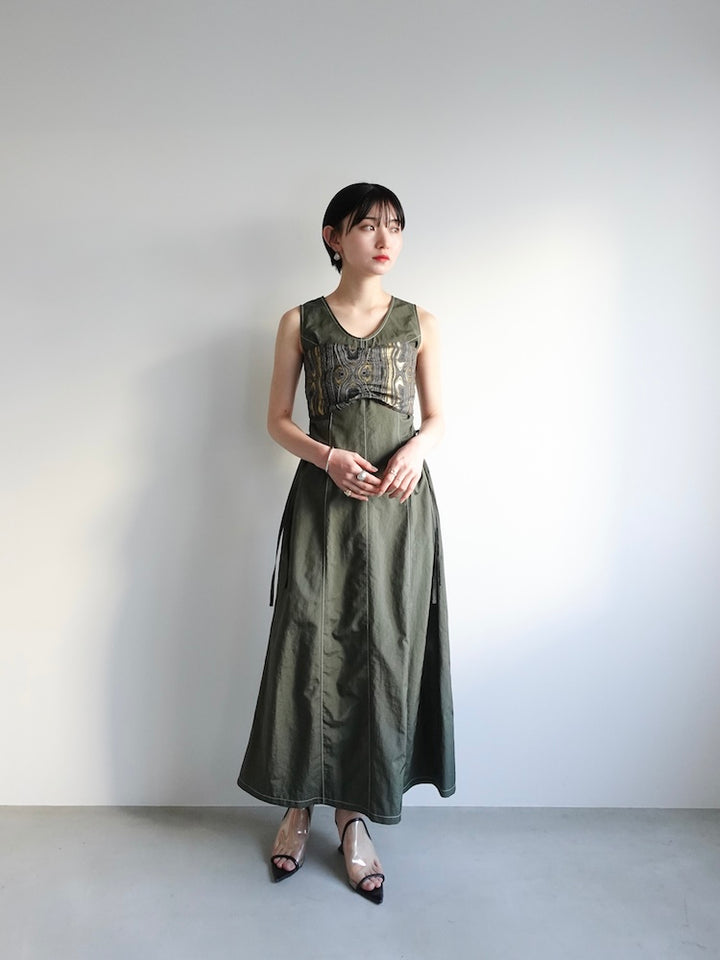 モデル身長：162cm / カラー：Khaki