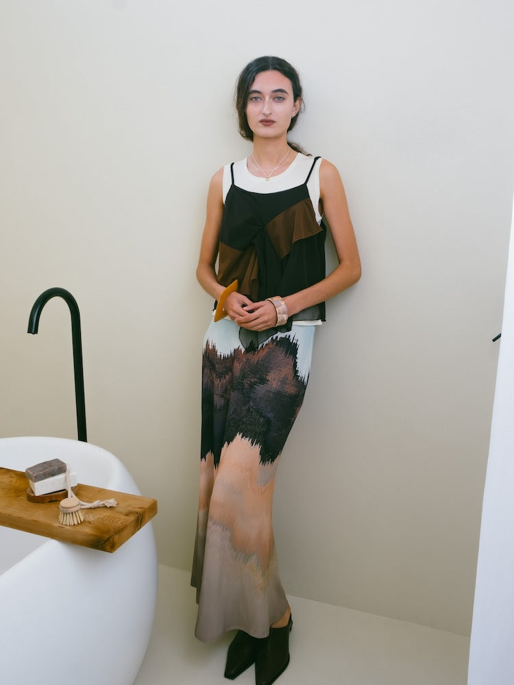 モデル身長：175cm / カラー：03 Sand