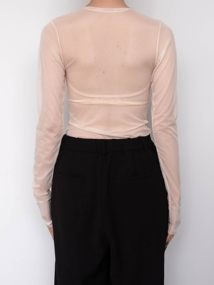 モデル身長：162cm / カラー：Beige / 着用サイズ：Sサイズ
