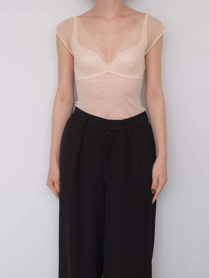 モデル身長：162cm / カラー：Beige / 着用サイズ：Sサイズ