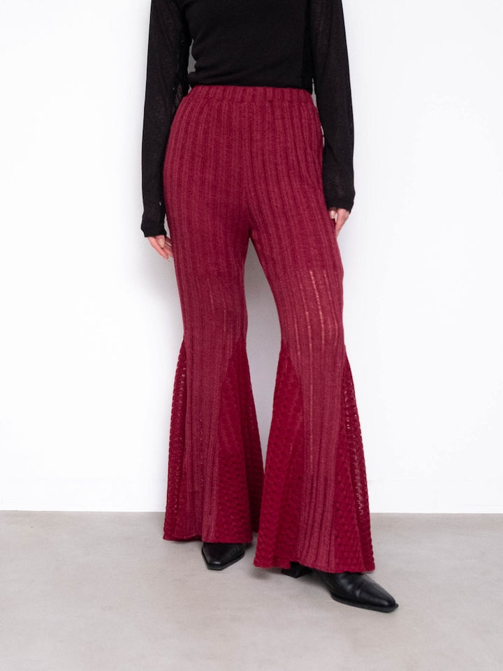 モデル身長：162cm / カラー：Bordeaux