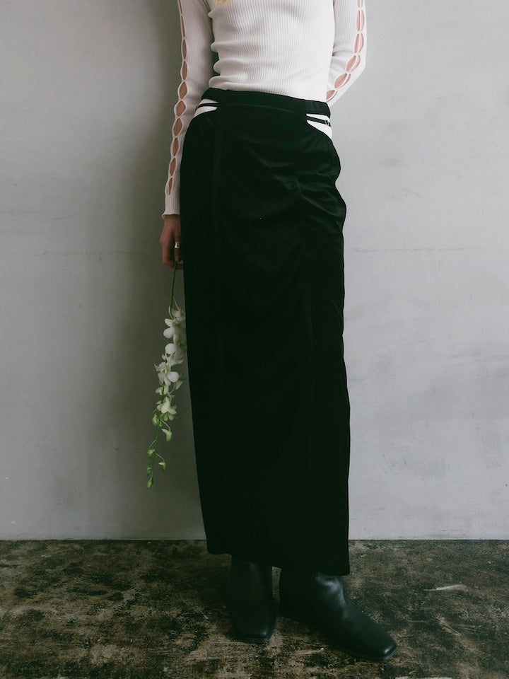 モデル身長：175cm / カラー：Black / 着用サイズ：Mサイズ