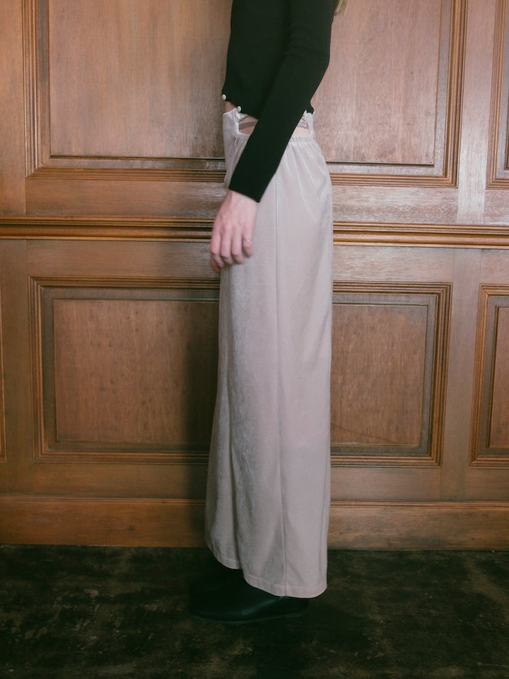 モデル身長：175cm / カラー：LightBeige / 着用サイズ：Mサイズ