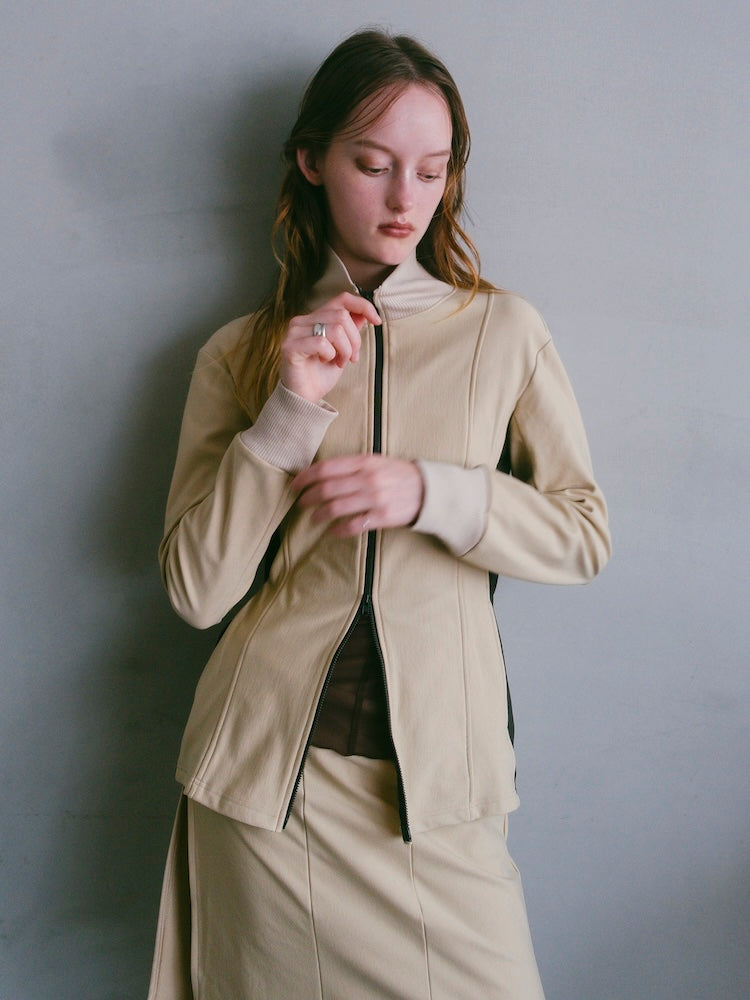 モデル身長：175cm / カラー：Beige