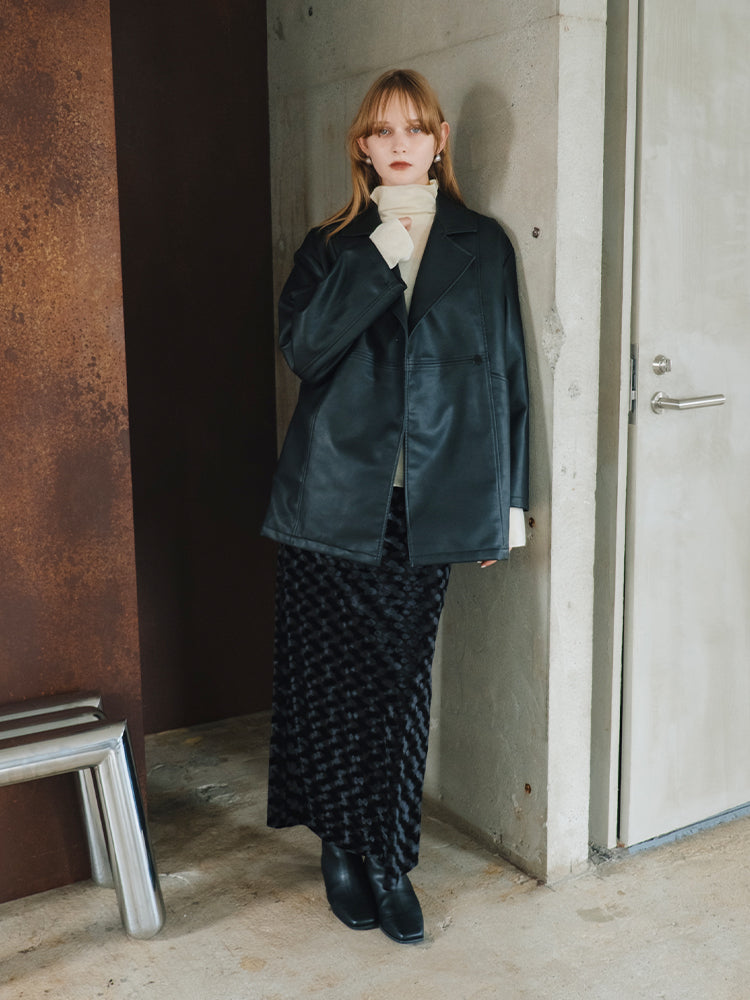 モデル身長：174cm / カラー：Black / 着用サイズ：Mサイズ