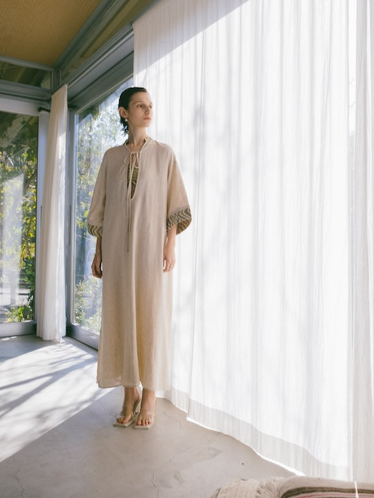 モデル身長：172cm / カラー：Beige