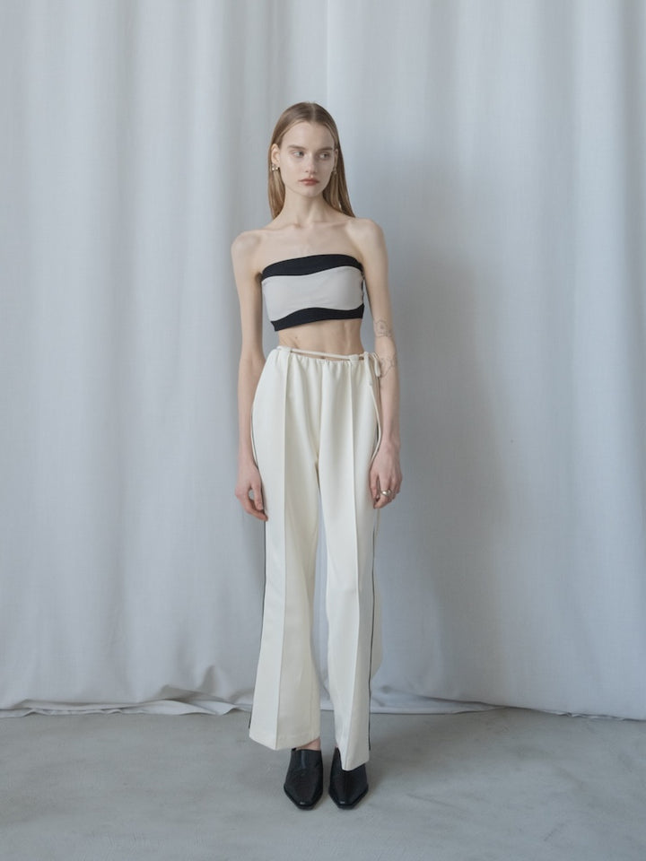 モデル身長：167cm / カラー：Black×OffWhite / 着用サイズ：Sサイズ