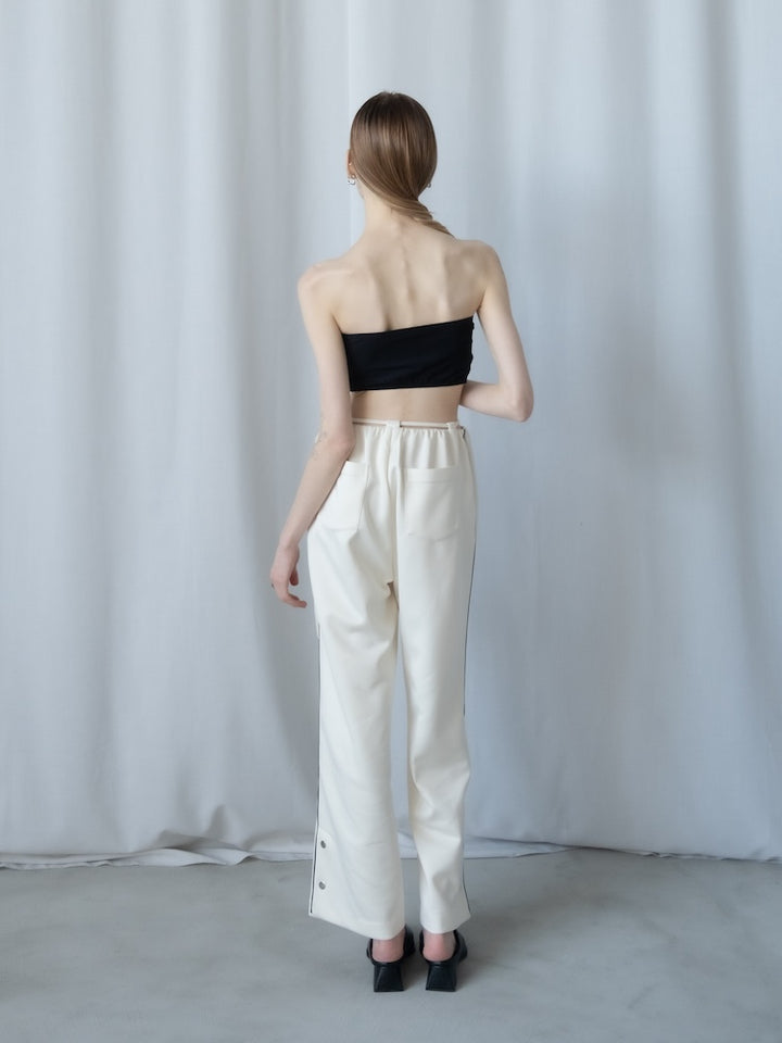 モデル身長：167cm / カラー：Black×OffWhite / 着用サイズ：Sサイズ