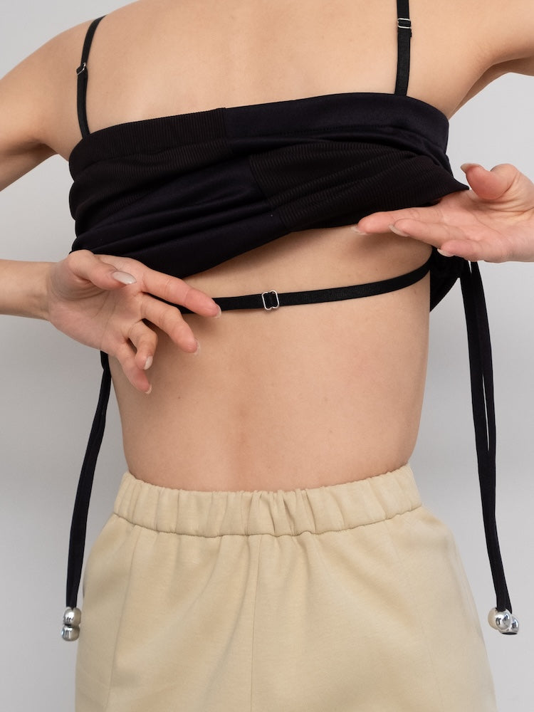 身幅調節可能なアジャスター付き