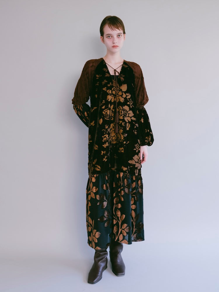 モデル身長：176cm / カラー：Brown ※右袖が左袖と同じ生地デザインになります。
