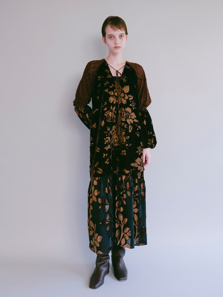 モデル身長：176cm / カラー：Brown ※右袖が左袖と同じ生地デザインになります。