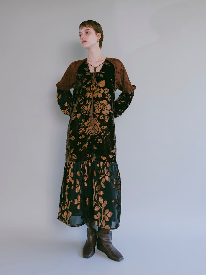 モデル身長：176cm / カラー：Brown ※右袖が左袖と同じ生地デザインになります。