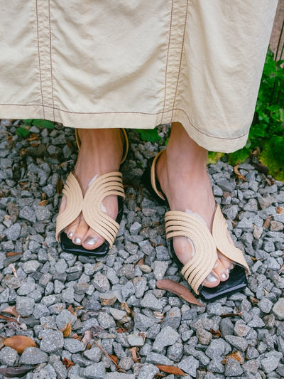 Curve Line Metallic Sandals