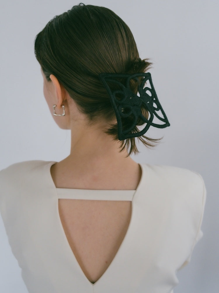 SYKIA Embroidery Hair Barrette Jane 黒 SYKIA Embroidery Hair Barrette Jane 黒 Embroidery Hair Barrette