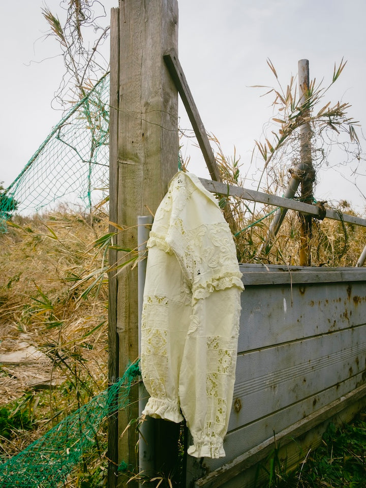 カラー：LightYellow