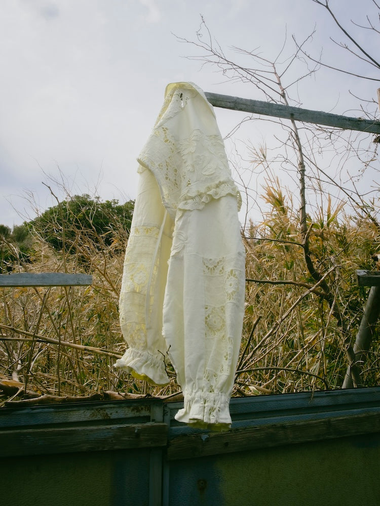 カラー：LightYellow