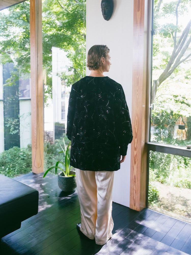 【10月7日(水) 12:00予約販売開始】Velour Embroidery Quilting Coat