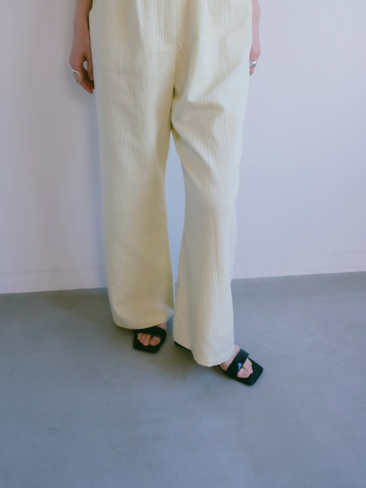 モデル身長：167cm / カラー：LightYellow