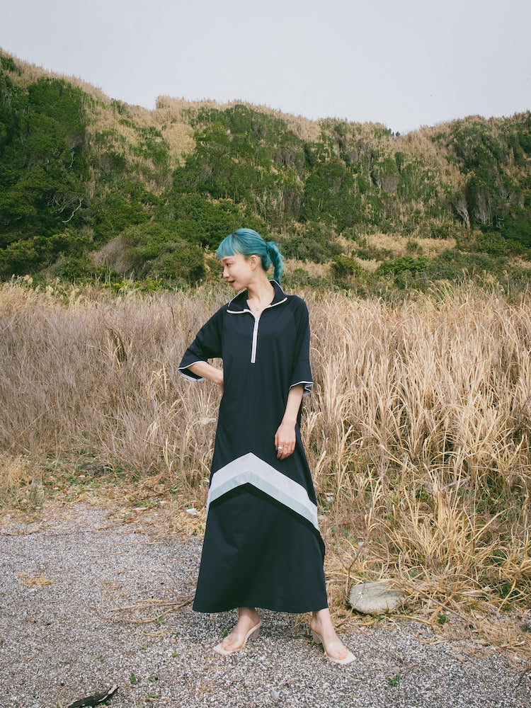 ワンピース mariagreaves Chevron Half-Zip Dress｜V字型ハーフジップワンピース – MARTE